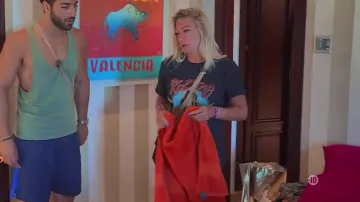 Camiseta de los Rolling Stones de Tressia en Holiday of angels 3 Episodio 17