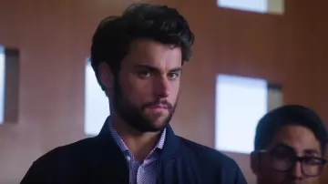 The shirt with polka dots of Connor Walsh (Jack Falahee) in Murder S05E01