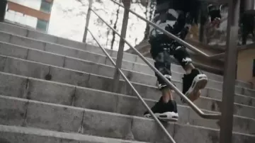 Sneakers Nike Air Max 95 Scarlxrd in her video clip HXW THEY JUDGE.