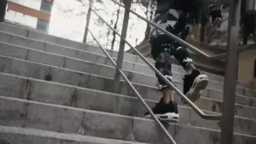 Sneakers Nike Air Max 95 Scarlxrd in her video clip HXW THEY JUDGE.