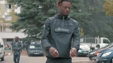 Le coupe-vent Ellesse porté par Bolémvn dans son video clip "Salut Les Terriens Part.3" (Freestyle)