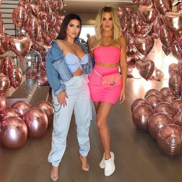 Les sneakers Yeezy Boost 350 V2 de Khloé Kardashian sur le compte instagram de @khloekardashian