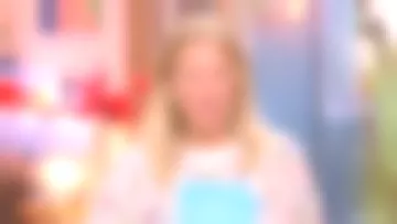 La blouse brodée de Agathe Lecaron dans La maison des maternelles du 14/09/2018