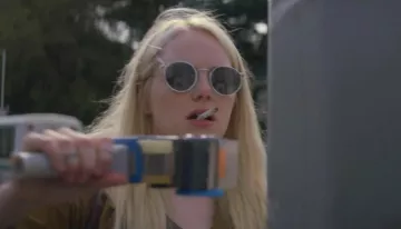 Sunglasses Ray Ban For Allison Ng Emma Stone In Aloha Spotern