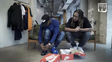 La casquette Charo noire portée par Niksa dans la video youtube NISKA – Bail 2 Sneakers