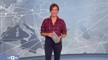 The plaid shirt of Marie-Ange Casalta in The 12:45 26/08/2018