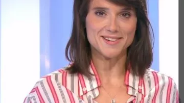 The striped shirt of Melanie Taravant in C to tell the 09/2018