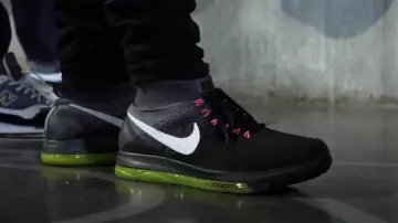 Les sneakers Nike Zoom All Out (noir/blanc) de Baloo dans la vidéo "CABALLERO & JEANJASS – Bail 2 Sneakers"