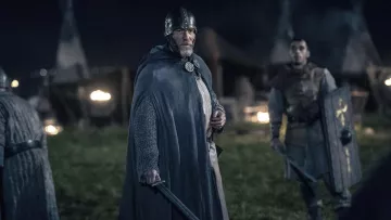 The shield is rectangular in The Last Kingdom S02E08