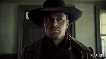 James Franco en chapeau de cow-boy comme on le voit dans La Ballade de Buster Scruggs