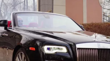 The Rolls-Royce Dawn Black in the clip Ric Flair, Drip 21-Savage ft. Offset, Metro Boomin