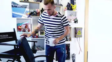 Le t-shirt Lazy Oaf rayé de Squeezie dans sa vidéo YouTube 3 SCANDALES SUR SQUEEZIE...