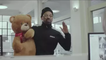 La veste Adidas noire dans le clip Bank Account de 21 Savage