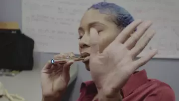 La cigarette électronique The Commander de KandyPens dans le clip Bank Account de 21 Savage