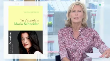 The blouse with flowers by Claire Chazal in free Entry to the 25/09/2018