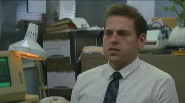 La chemise blanche portée par Owen Milgrim (Jonah Hill) dans la série Maniac (Saison 1 Episode 1)
