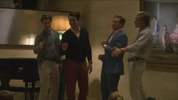 The complete costume of Jed Milgrim (Billy Magnussen) in Maniac (S01E01)
