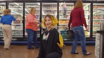 La mochila Kanken amarilla de Tessa Violet en su videoclip "Crush"