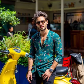 La chemise verte à fleurs de Raphaël Spezzotto-Simacourbe sur son instagram de @rsimacourbe