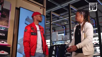 Sixth June Bomber Crew Rouge porté par Kader Diaby 4REAL dans la video "Kader Diaby 4REAL - Bail 2 Sneakers"