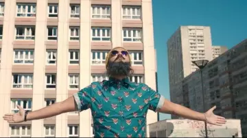 La chemisette verte renard de Jhon Rachid dans la video youtube "Les aventures hipsters - J'adore le concept" (LE CLIP)