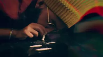 Le bonnet jaune de Jhon Rachid dans la video youtube "Les aventures hipsters - J'adore le concept" (LE CLIP)