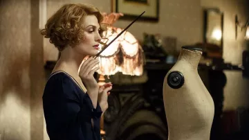 The magic wand of Queenie Goldstein (Alison Sudol) in Fantastic Animals