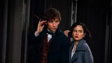 The magic wand of Porpentina (Katherine Waterston) in Fantastic Animals