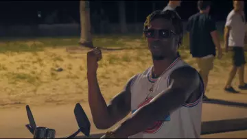 The basket t-shirt TuneSquad in the clip Mans not hot Big Shaq