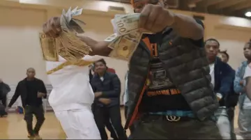 La doudoune sans manche Ralph Lauren de BlocBoy JB dans le clip Look Alive avec Drake