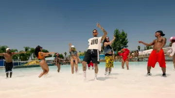 The black shorts Dsquared2 Chris Brown in the video clip Pills & Automobiles