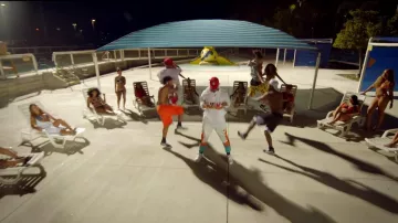 The jogging pants Black Pyramid Chris Brown in the music video "Pills & Automobiles"