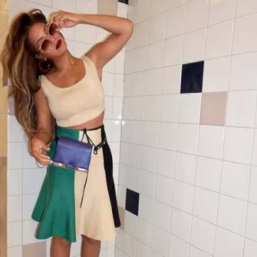 The holding JW ANDERSON of Beyoncé on the account instagram @beyonce