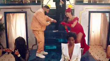 Les chaussures Vans damier grises de Justin Bieber dans le clip No Brainer de DJ Khaled ft. Justin Bieber, Chance the Rapper, Quavo