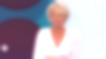 Le top blanc nœuds aux manches de Sophie Davant dans C'est au programme du 26/09/2018