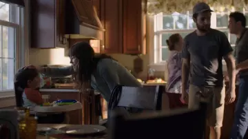 The bermuda tawny Mason Tannetti (Christopher Abbott) in The Sinner (S01E01)