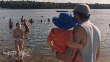 Le maillot une pièce de Cora Tannetti (Jessica Biel) dans The Sinner (S01E01)