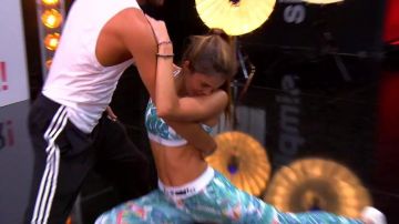 The legging along Iris Mittenaere in Dancing with the Stars September 29, 2018