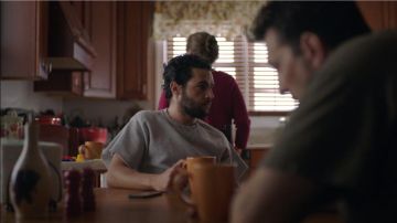 Oversize T-shirt light grey of Mason Tannetti (Christopher Abbott) in The Sinner (S01E01)
