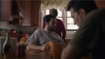 Oversize T-shirt light grey of Mason Tannetti (Christopher Abbott) in The Sinner (S01E01)