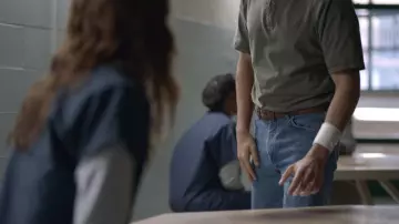 The waistband of Mason Tannetti (Christopher Abbott) in The Sinner (S01E01)