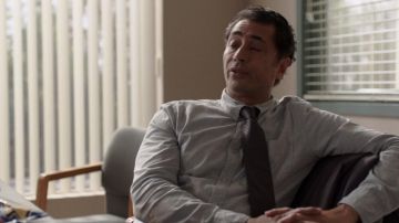 La cravate marron rayée vu dans The Sinner (S01E02)