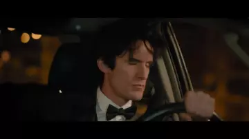 Le costume Tokyo Noir de Nicky Larson (Philippe Lacheau) dans Nicky Larson et le Parfum de Cupidon