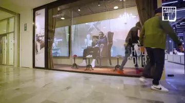 Sneakers white Nike cortez of Maskey in the video, "MASKEY & DEEN BURBIGO – Lease 2 Sneakers"