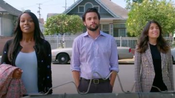 El cárdigan de lunares Ps By Paul Smith usado por Michaela Pratt (Aja Naomi King) en Murder S05E01