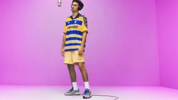 Les baskets multicolores Nike de JeanJass dans le video clip "Californie" ft. Caballero pour A COLORS SHOW