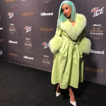 Le manteau en fourrure vert de Cardi B sur le compte instagram de @iamcardib