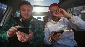 La chaqueta verde a cuadros de Mcfly en el video "Instagram controla nuestra vida durante las 24 horas"