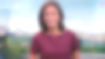 The red dress in the suede of Leïla Kaddour-Boudadi in the JT 13H Weekend 29/09/18 on France 2.