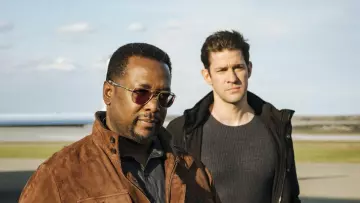 Les lunettes de soleil AO Eyewear de James Greer (Wendell Pierce) dans Jack Ryan (S01)